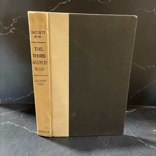the third world war august 1985 book, by general sir john hackett, 1978 Hardcover image 1