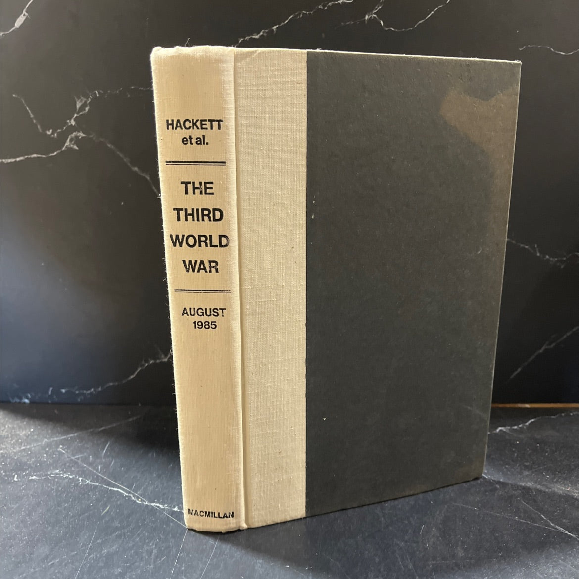 the third world war august 1985 book, by general sir john hackett, 1985 Hardcover image 1