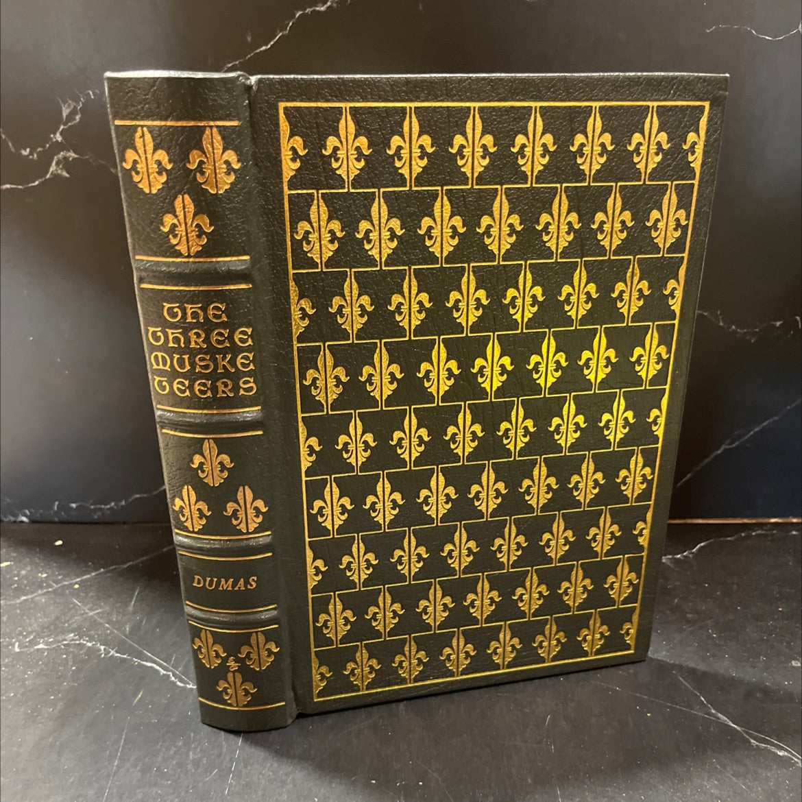 the three musketeers book, by alexandre dumas, 1970 Leather image 1