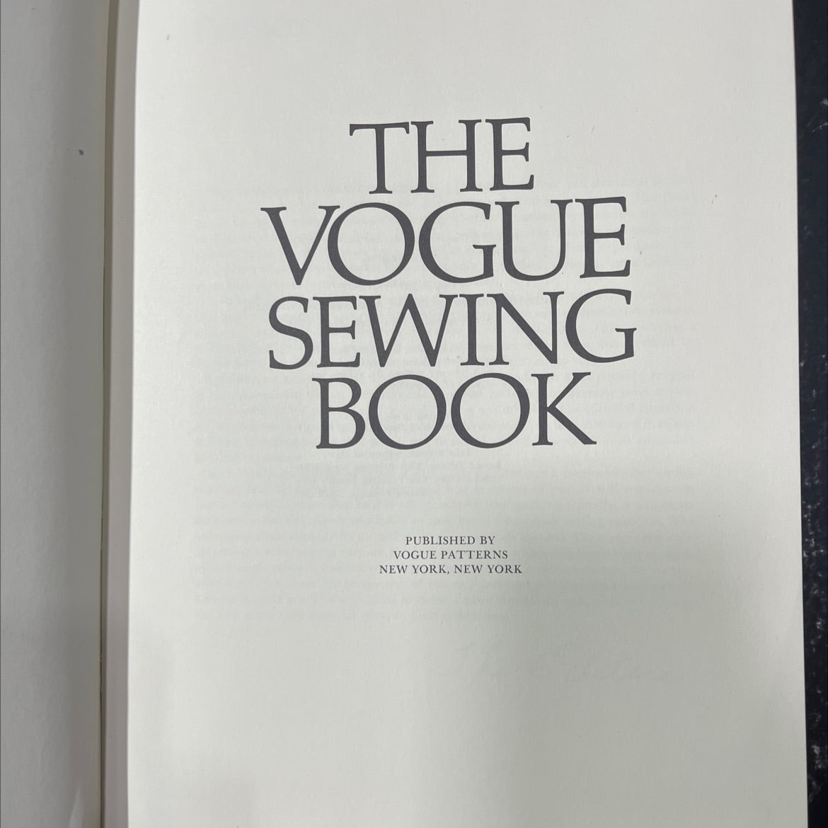 the vogue sewing book book, by vogue patterns, 1975 Hardcover image 2