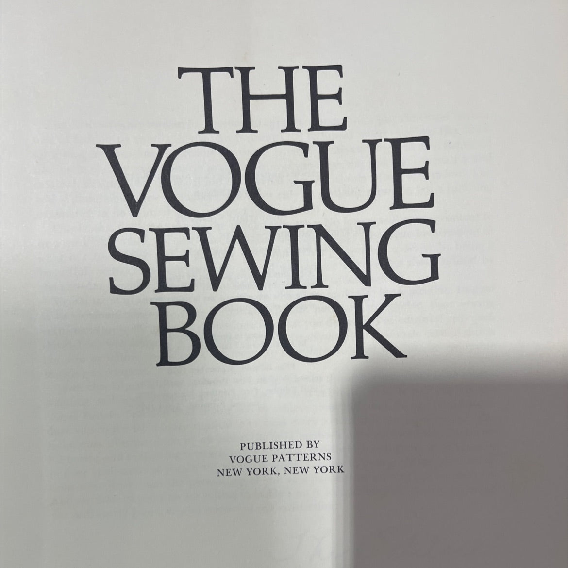 the vogue sewing book book, by unknown, 1975 Hardcover image 2