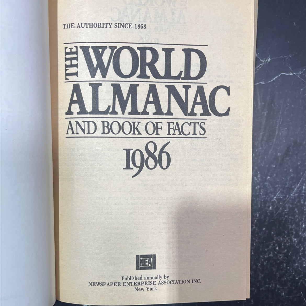 the world almanac and book of facts 1986 book, by unknown, 1986 Leather image 2