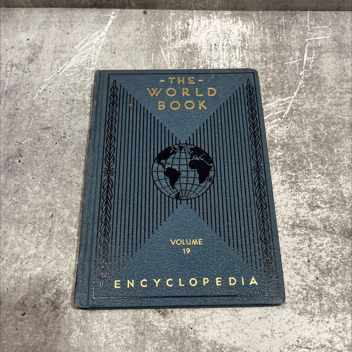 the world book encyclopedia modern in eighteen volumes pictorial comprehensive + guide book, by the quarrie image 1