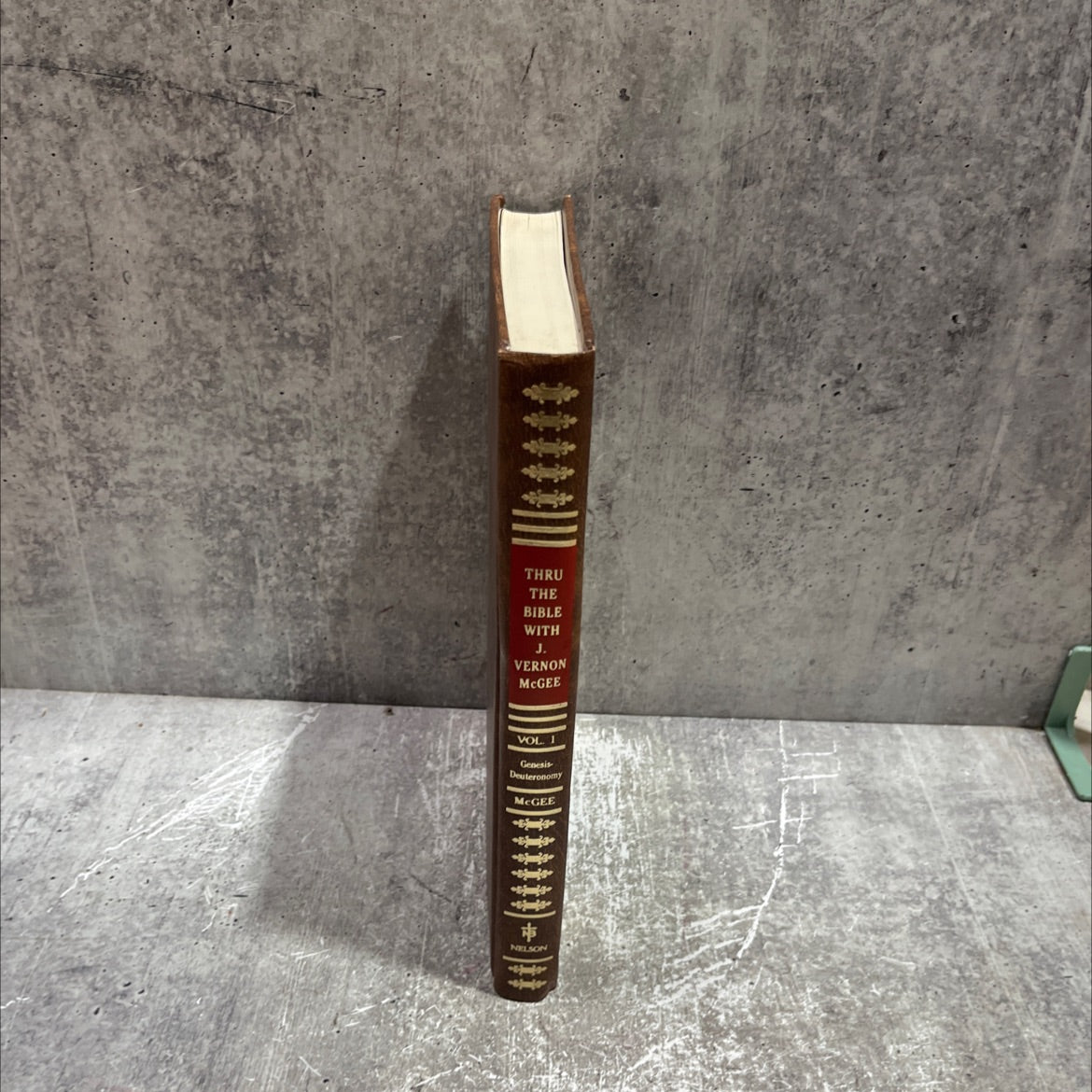 thru the bible with j. vernon mcgee volume i genesis-deuteronomy book, by j. vernon mcgee, 1981 Hardcover image 4