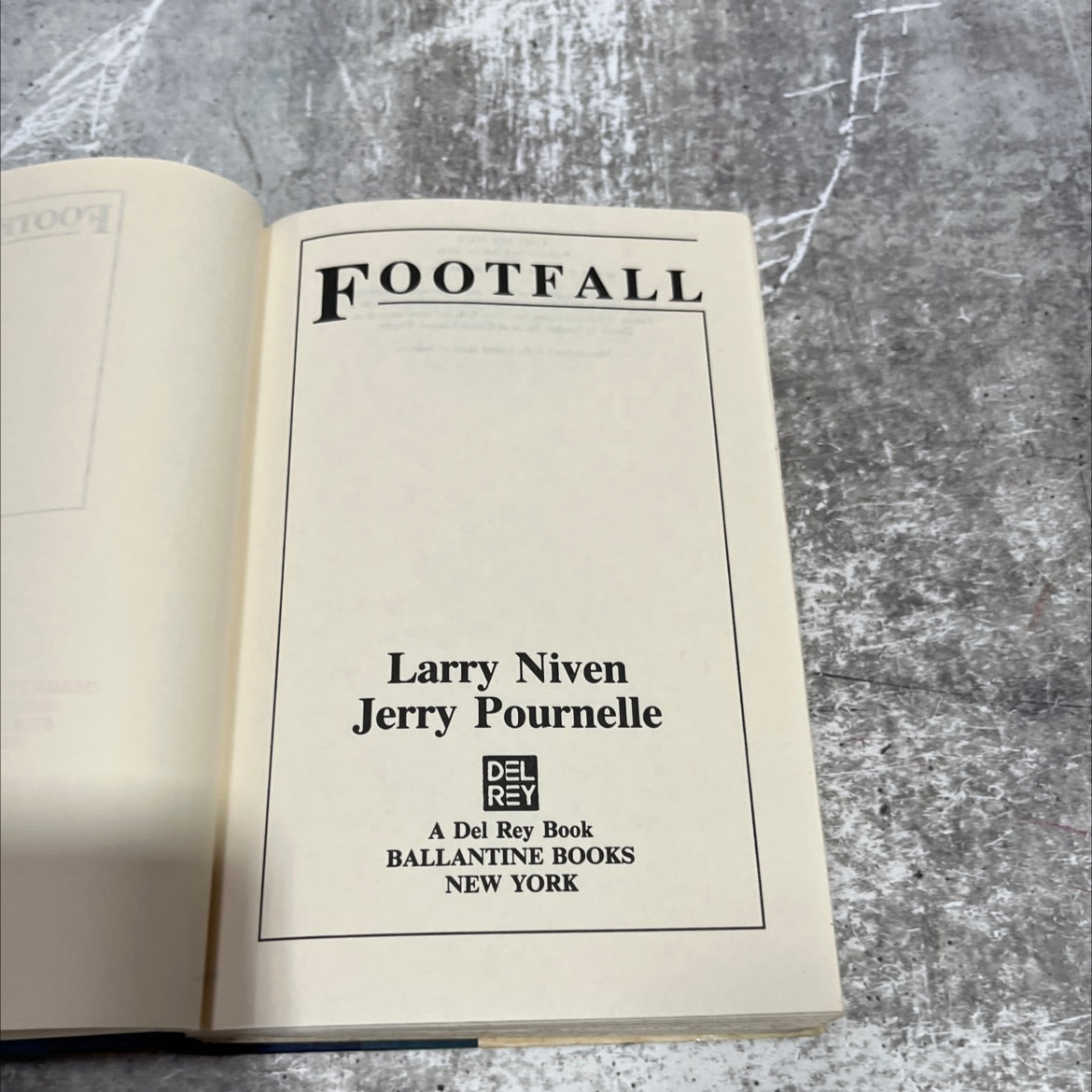too footfall book, by Larry Niven, Jerry Pournelle, 1985 Hardcover image 2