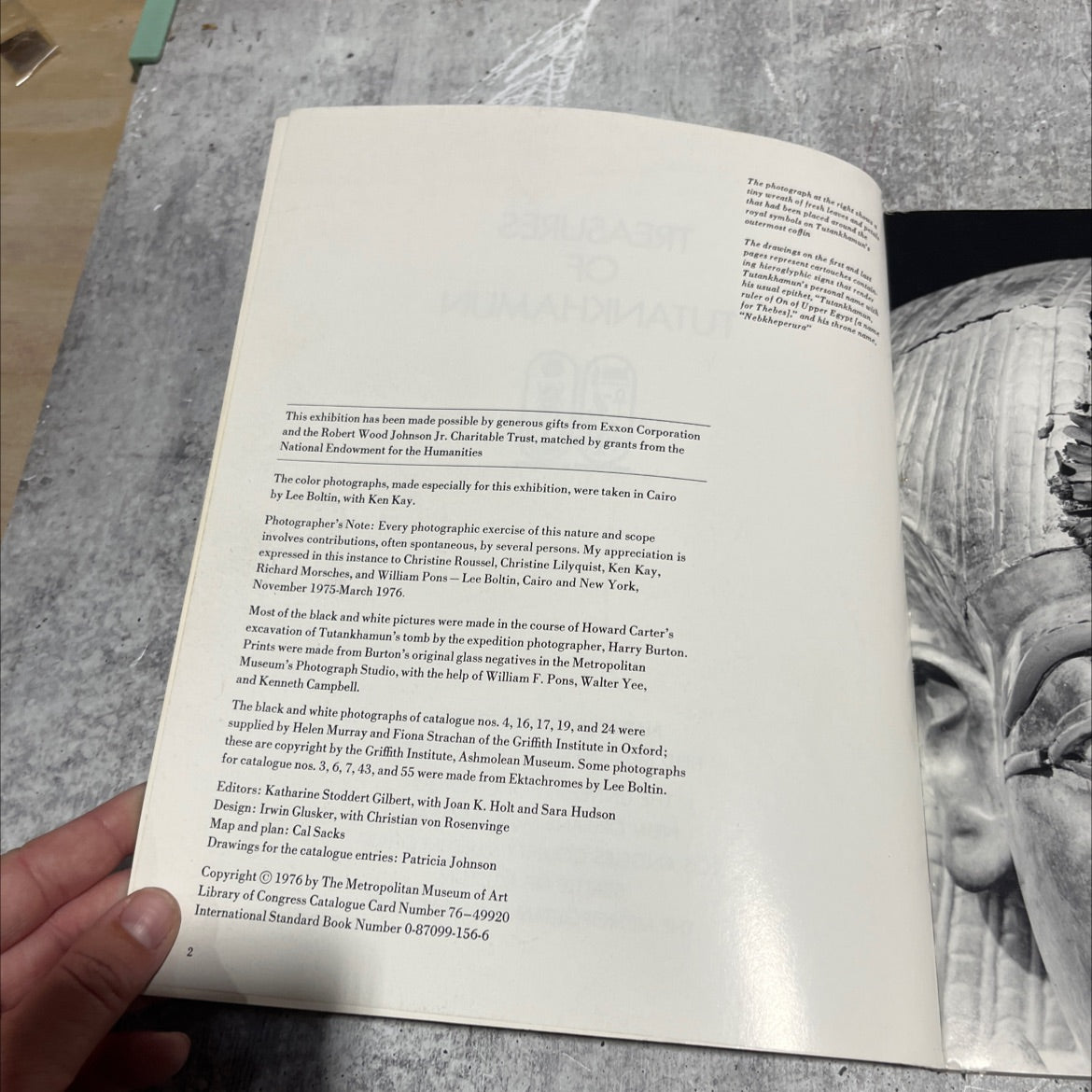 treasures of tutankhamun book, by unknown, 1976 Paperback image 3