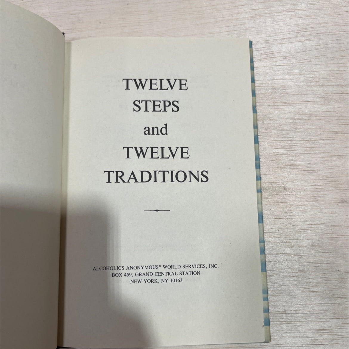 twelve steps and twelve traditions book, by Alcoholics Anonymous World Services, Inc., 1981 Hardcover image 2