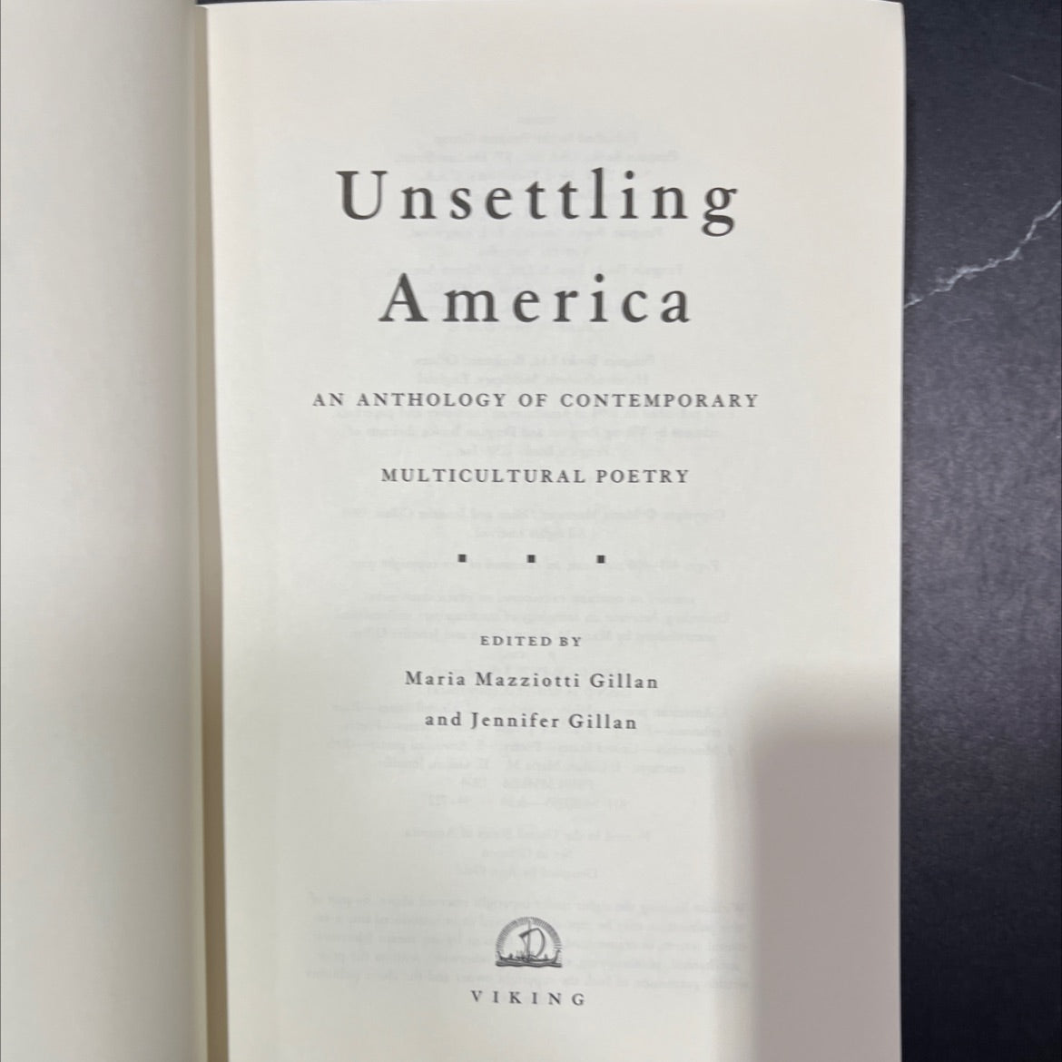 unsettling america an anthology of contemporary multicultural poetry book, by Maria Mazziotti Gillan and Jennifer image 2