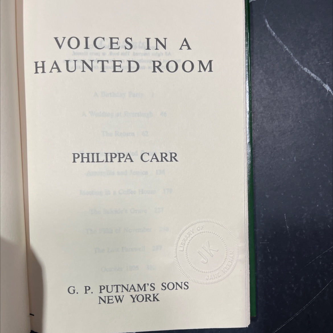 voices in a haunted room book, by philippa carr, 1984 Hardcover image 2