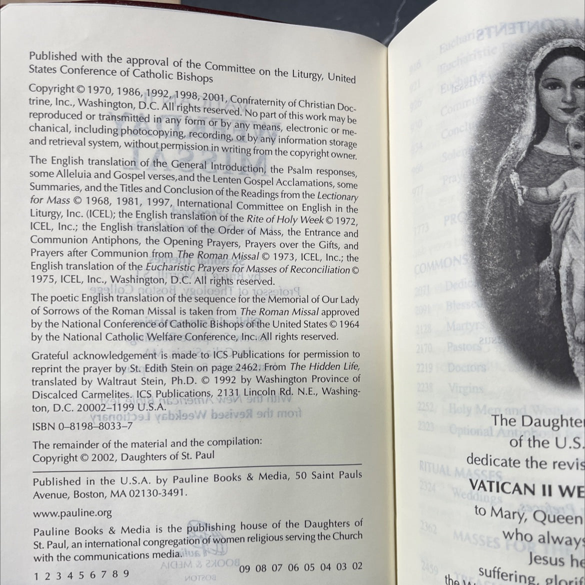 weekday missal book, by Daughters of St. Paul, 2002 Leather image 3