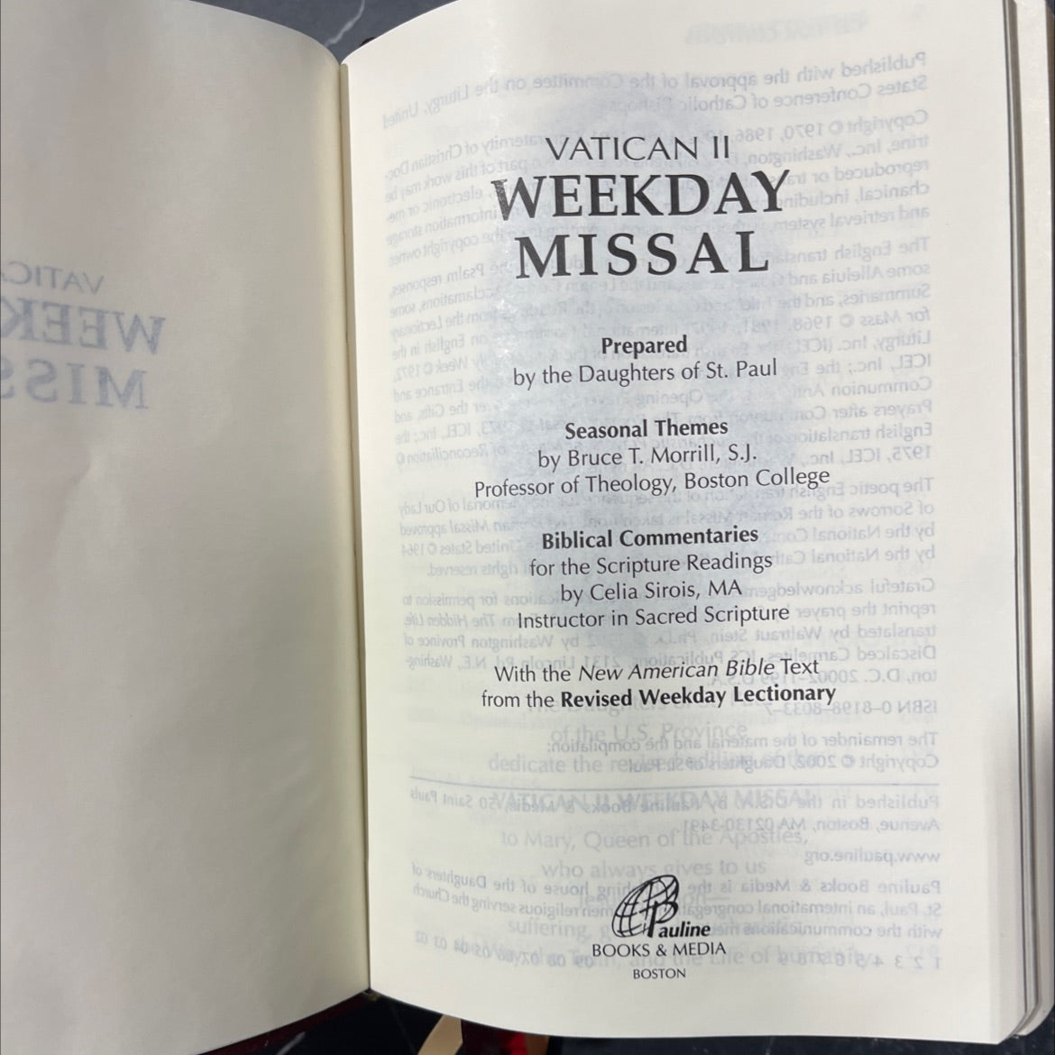 weekday missal book, by Daughters of St. Paul, 2002 Leather image 2