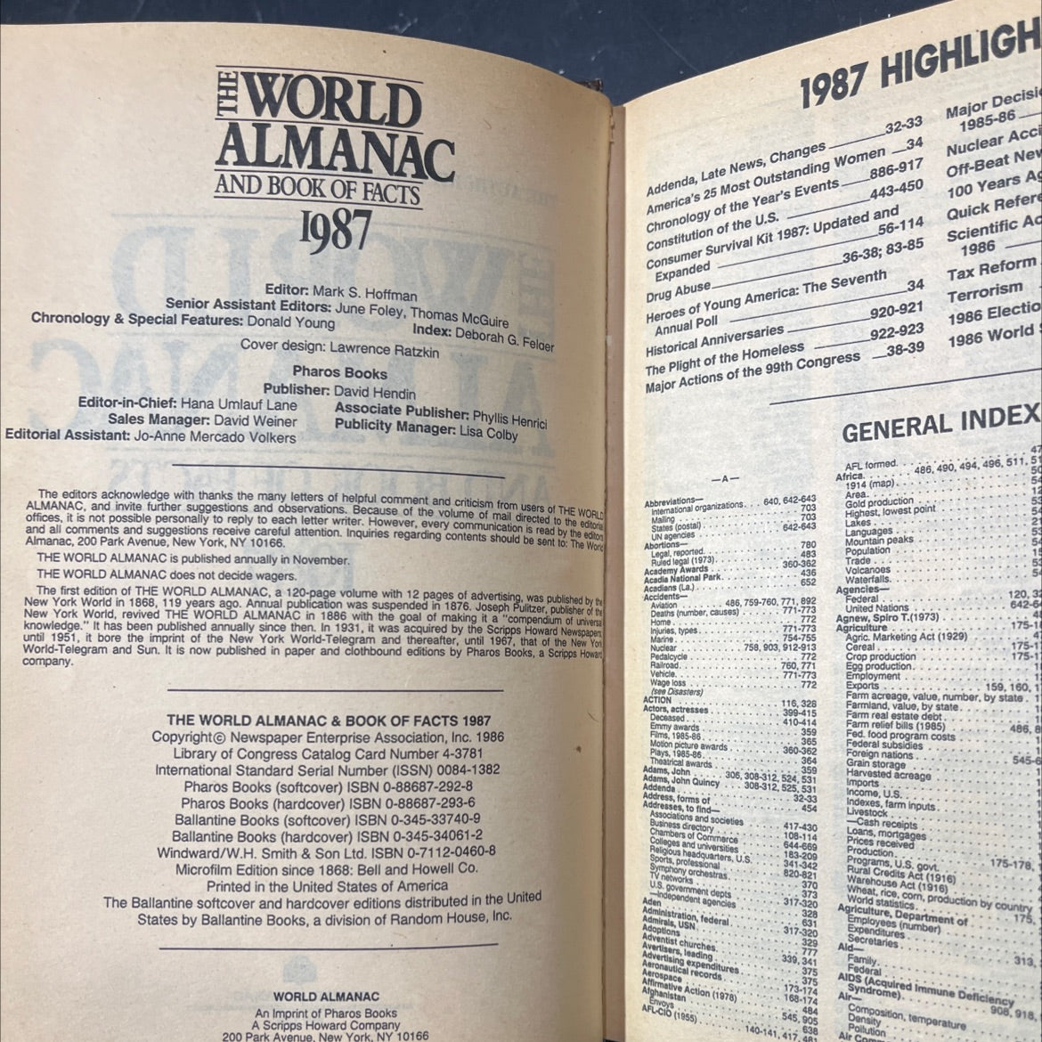 world almanac and book of facts 1987 book, by Mark S. Hoffman, 1987 Leather image 3