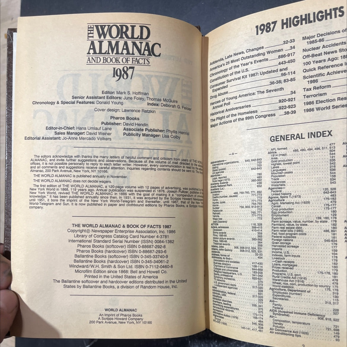 world almanac and book of facts 1987 book, by Mark S. Hoffman, 1987 Leather image 3