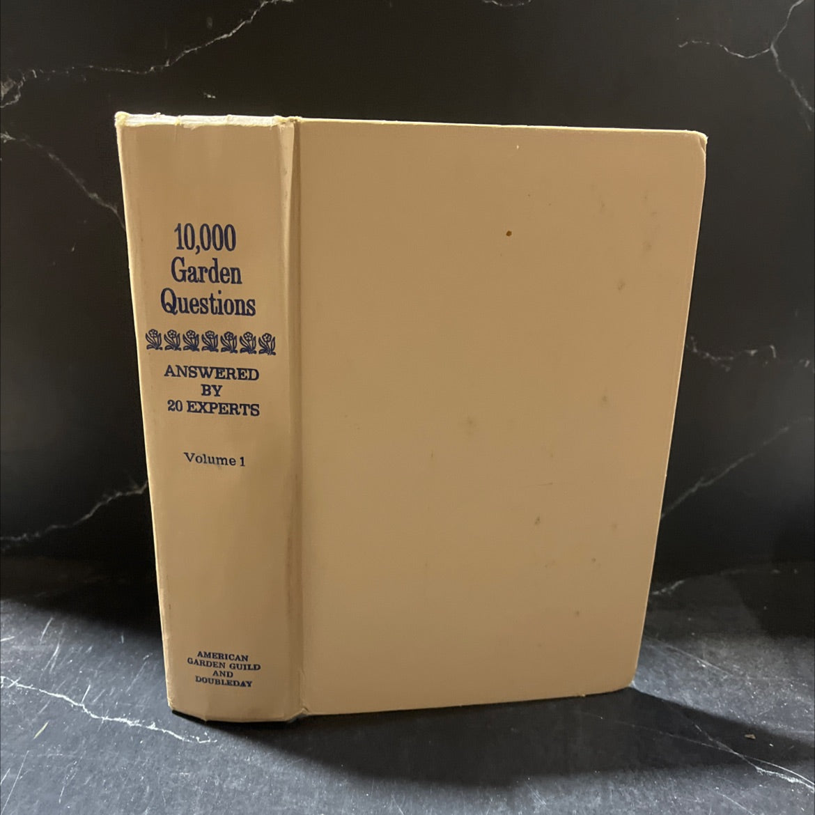 10,000 garden questions answered by 20 experts third edition book, by Marjorie J. Dietz, 1974 Hardcover image 1