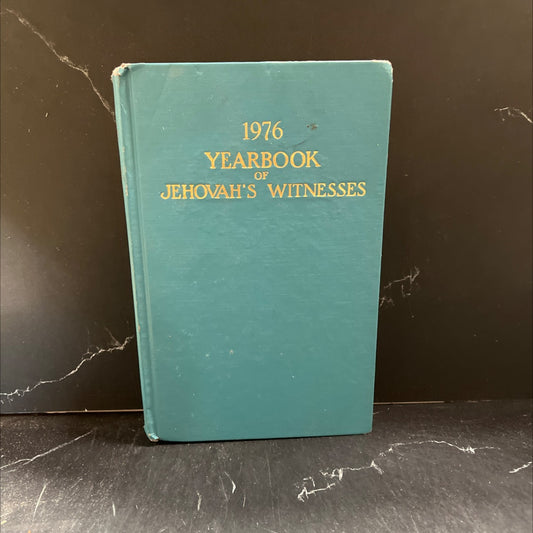 1976 yearbook of jehovah's witnesses containing report for the service year of 1975 also daily texts and comments book, image 1