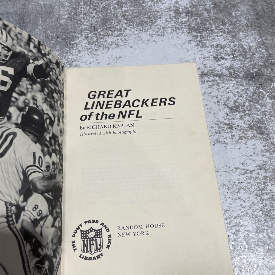 89 great linebackers of the nfl book, by richard kaplan, 1970 Hardcover image 2
