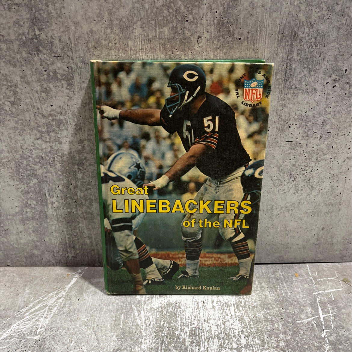 89 great linebackers of the nfl book, by richard kaplan, 1970 Hardcover image 1