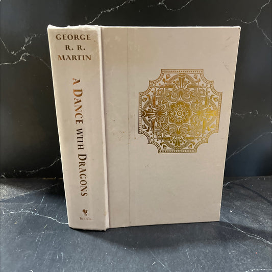 a dance with dragons book, by george r. r. martin, 2011 Hardcover image 1