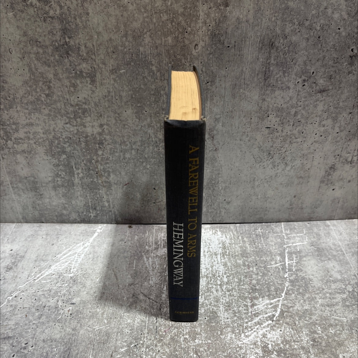 a farewell to arms book, by ernest hemingway, 1957 Hardcover image 4