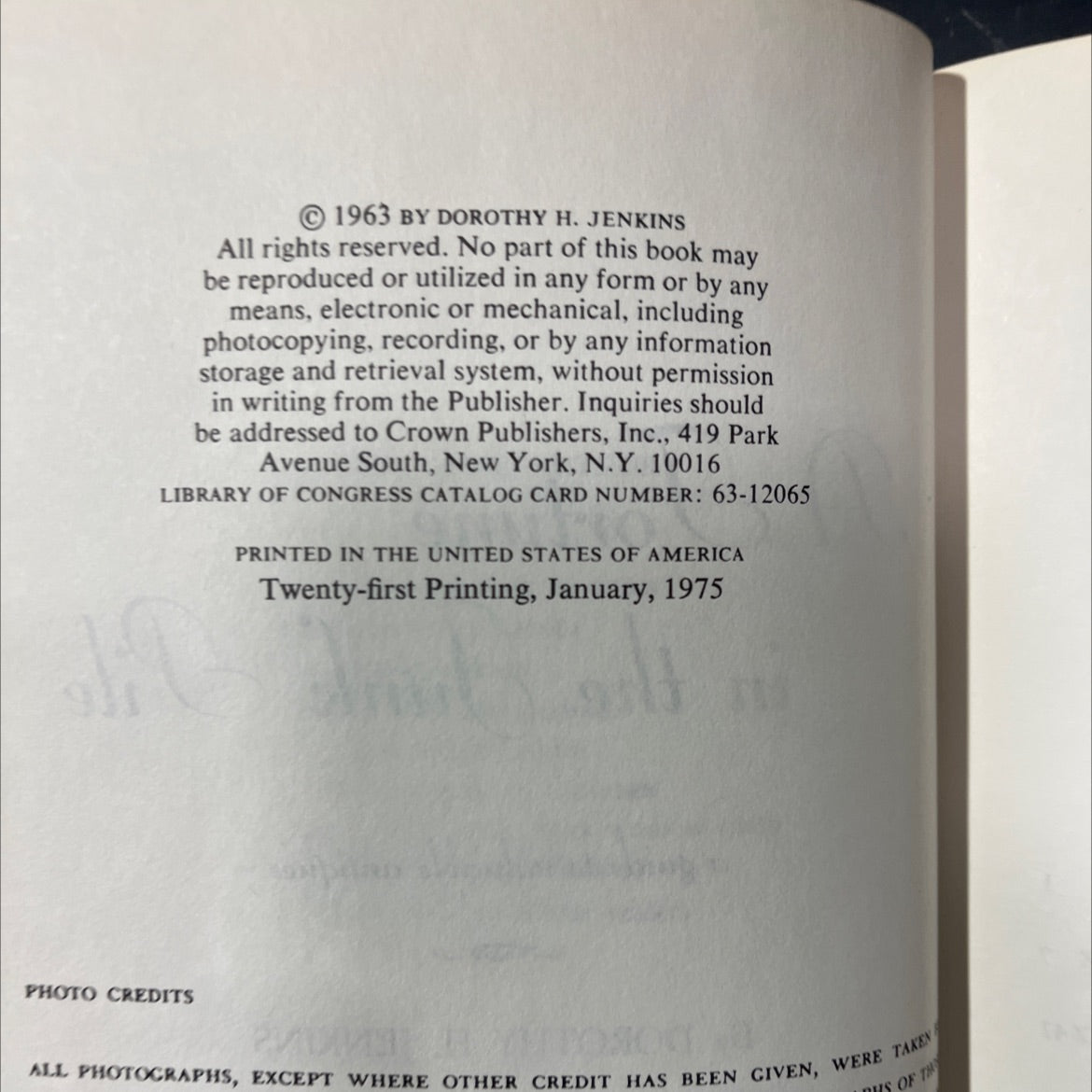 a fortune in the junk pile a guide to valuable antiques book, by dorothy h. jenkins, 1975 Hardcover image 3