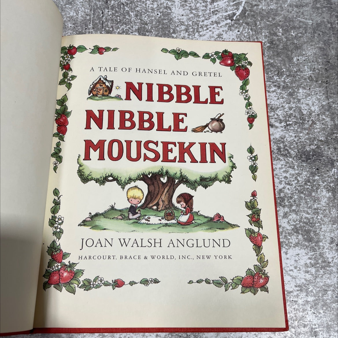 a tale of hansel and gretel nibble nibble mousekin book, by joan walsh anglund, 1962 Hardcover image 2