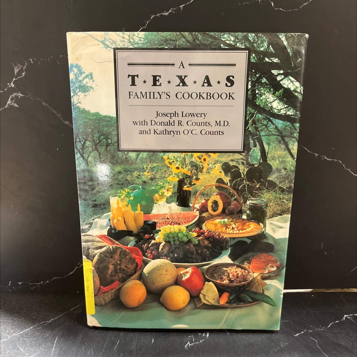 a texas family's cookbook book, by Joseph Lowery with Donald R. Counts, M.D. and Kathryn O'C. Counts, 1985 Hardcover image 1
