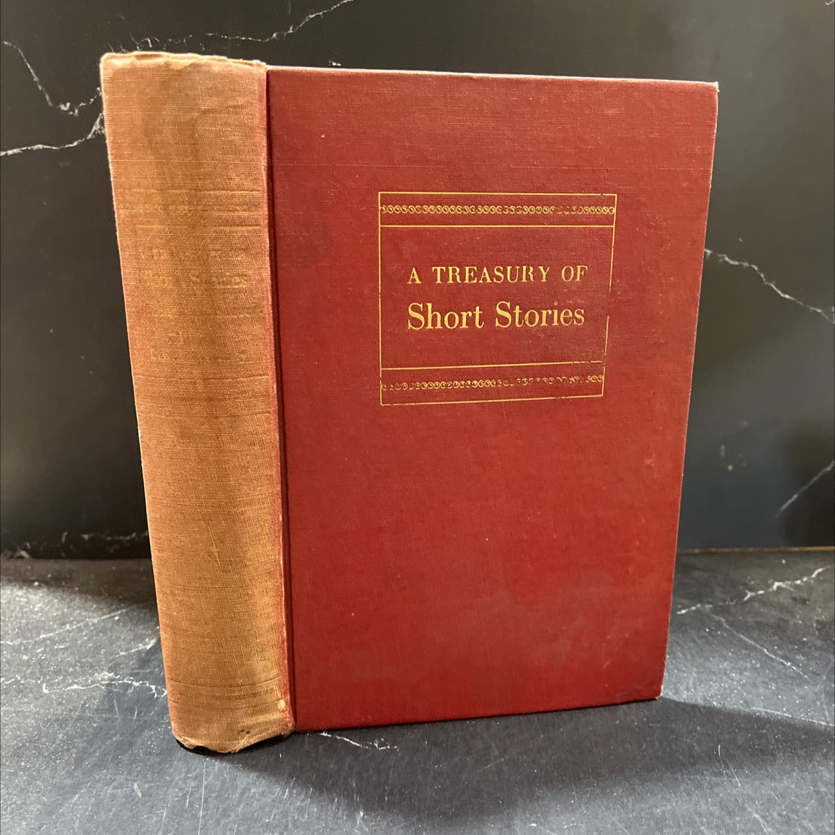 a treasury of short stories favorites of the past hundred years from turgenev to thurber from balzac to hemingway with image 1