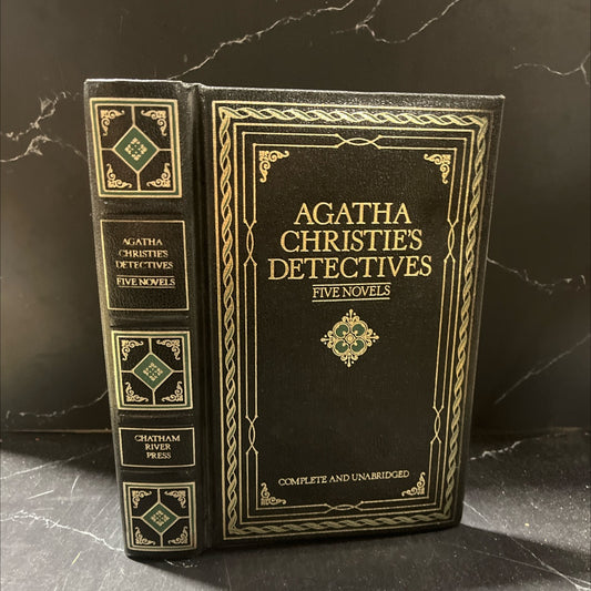 agatha christie's detectives five complete novels book, by agatha christie, 1982 Leather image 1