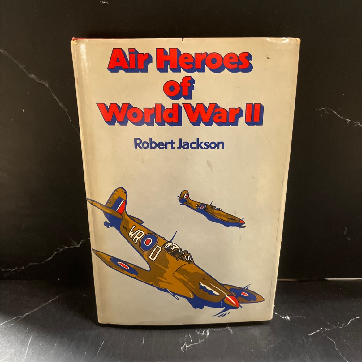 air heroes of world war ii sixteen stories of heroism in the air book, by Robert Jackson, 1978 Hardcover image 1