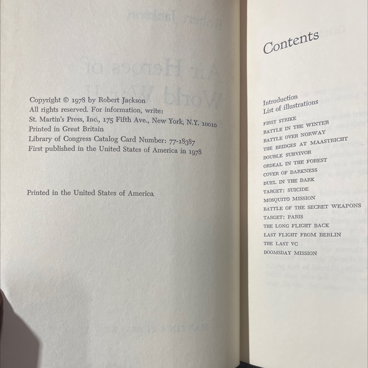 air heroes of world war ii sixteen stories of heroism in the air book, by Robert Jackson, 1978 Hardcover image 3