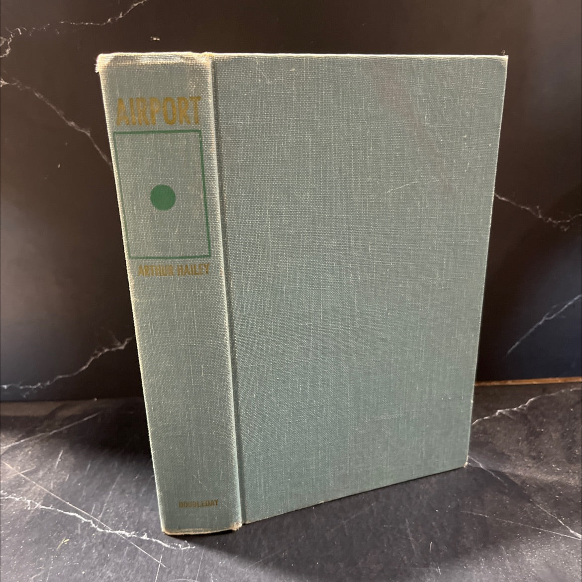 airport book, by Arthur Hailey, 1968 Hardcover image 1