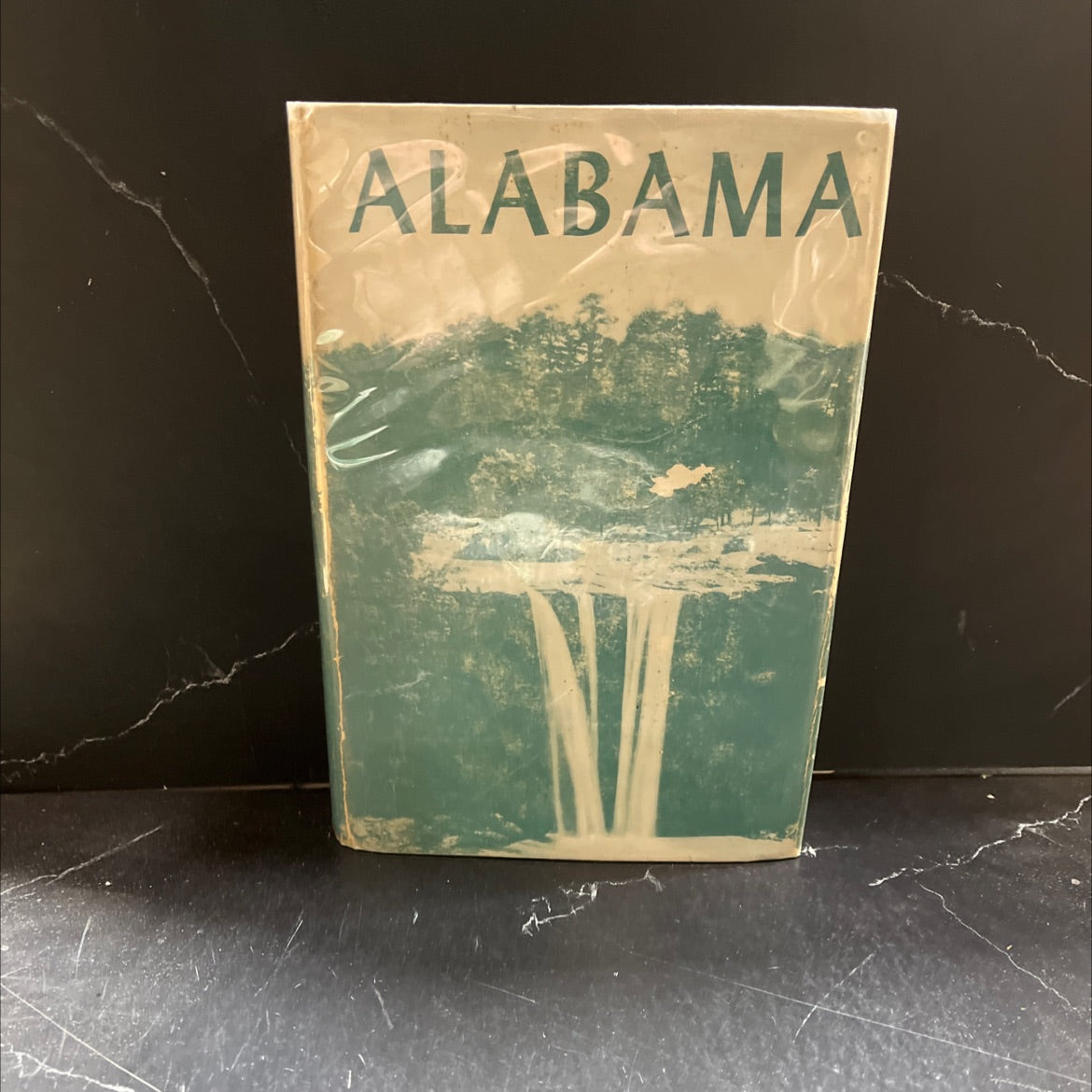 alabama a guide to the deep south book, by workers of the writers' program of the work projects administration in the image 1
