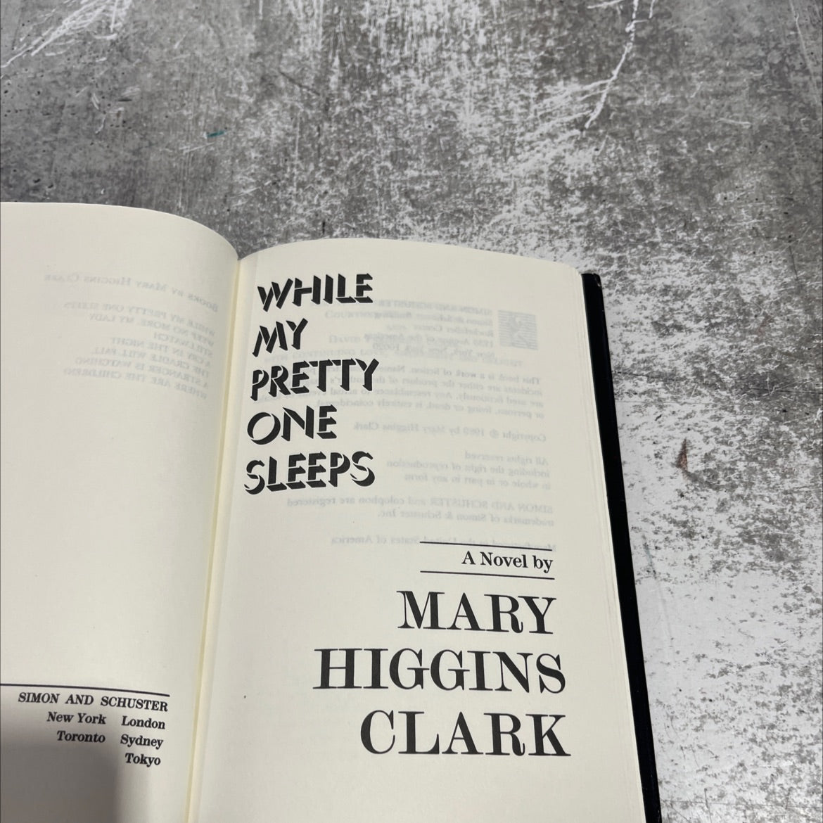 baobioh yram vs 2008 20 ytly ygaj tmrom o thom ht roa liar litw board st while my dav pretty book, by mary higgins image 2