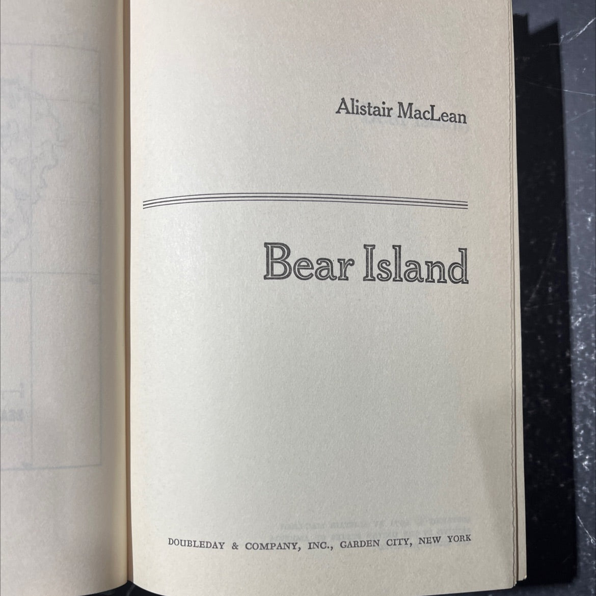bear island book, by alistair maclean, 1971 Hardcover image 2
