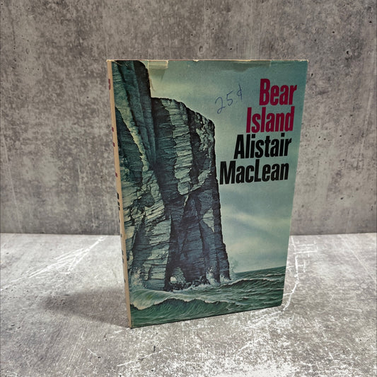 bear island book, by alistair maclean, 1971 Hardcover image 1