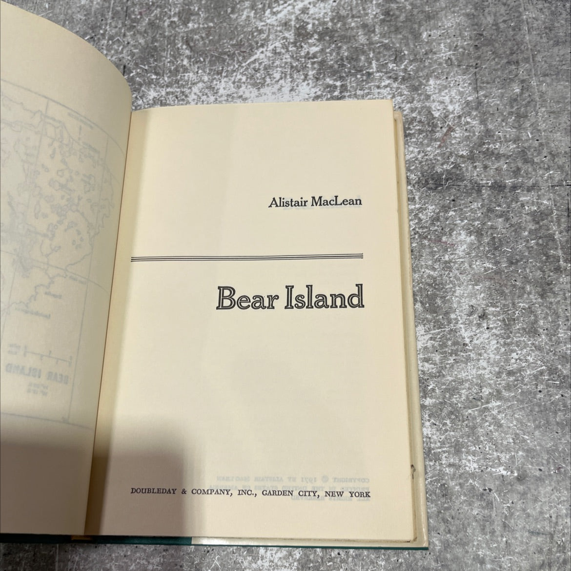bear island book, by alistair maclean, 1971 Hardcover image 2