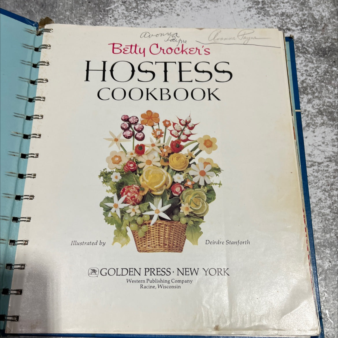 betty crocker's avonna payne hostess cookbook book, by avonna jaipre, 1973 Leather image 2