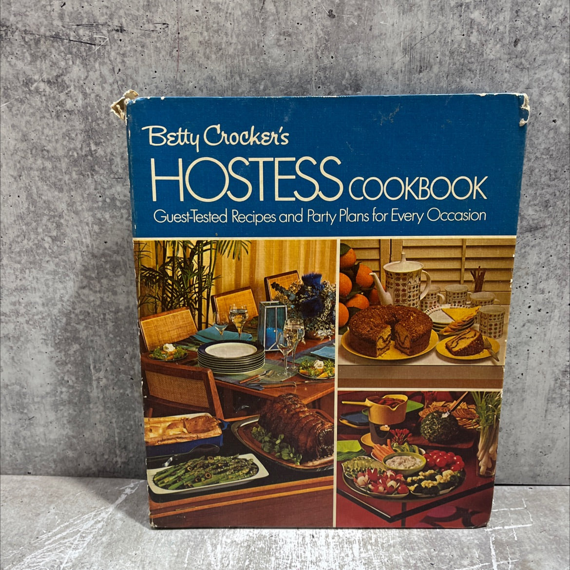 betty crocker's avonna payne hostess cookbook book, by avonna jaipre, 1973 Leather image 1