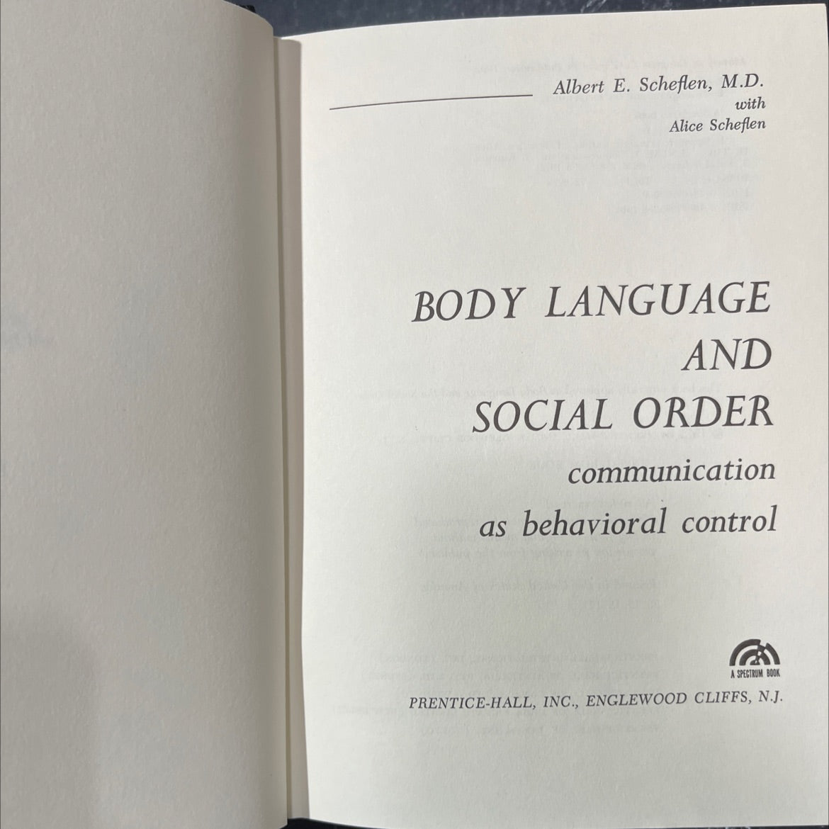 body language and social order book, by Albert E. Scheflen, M.D. with Alice Scheflen, 1972 Hardcover image 2