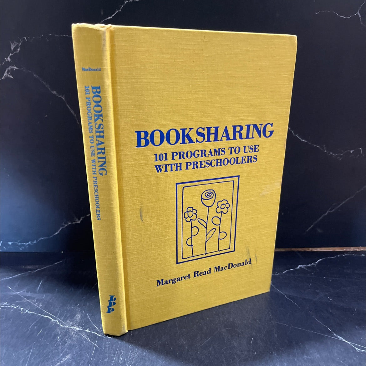 booksharing: 101 programs to use with preschoolers book, by margaret read macdonald, 1991 Hardcover image 1