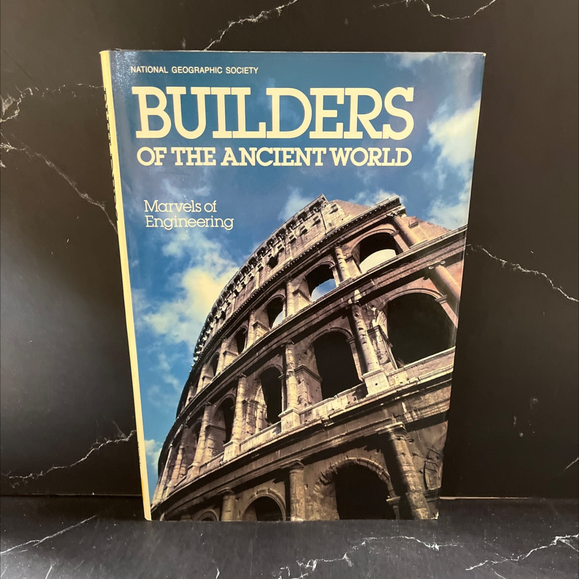 builders of the ancient world book, by Ann Nottingham Kelsall, 1986 Hardcover image 1