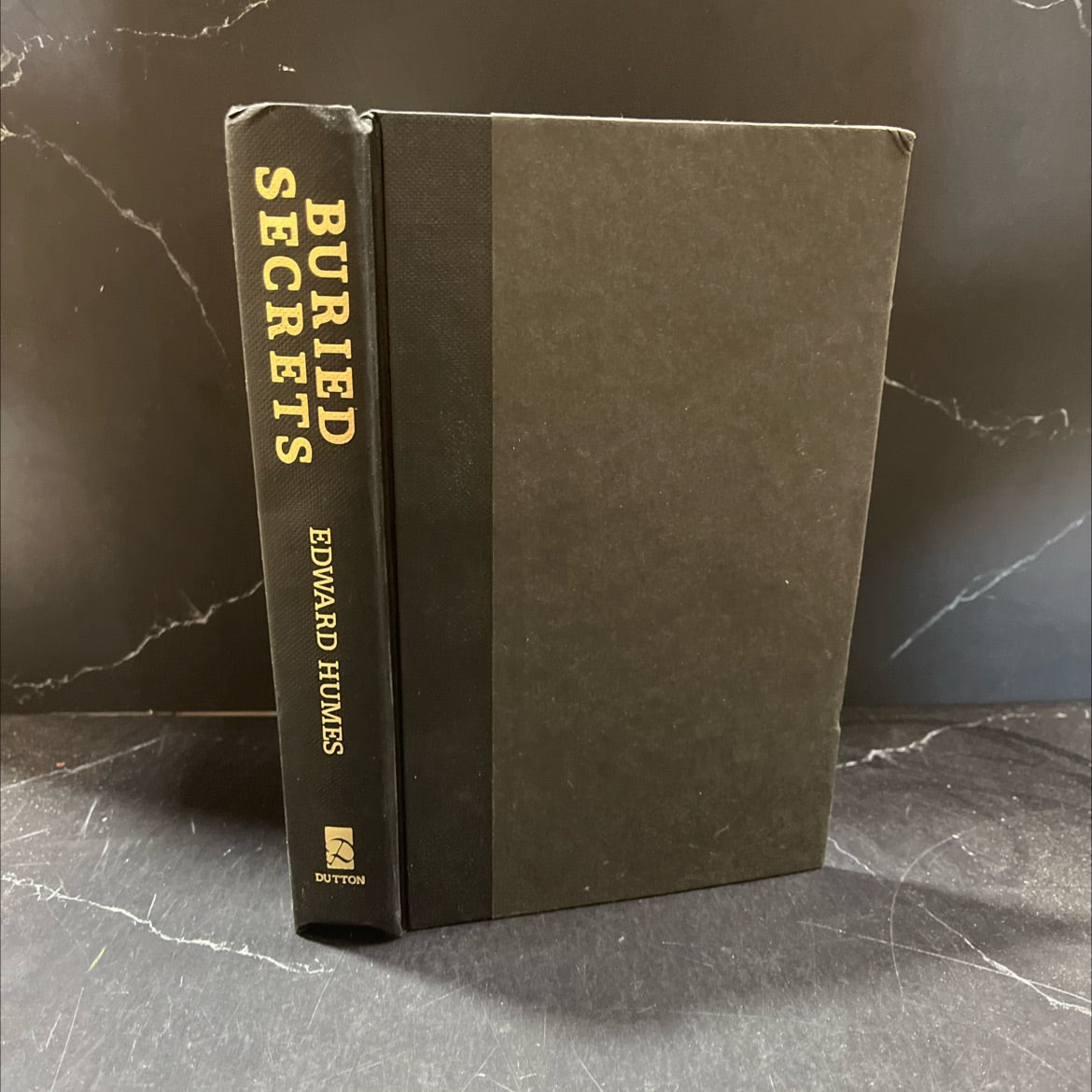buried secrets a true story of serial murder black magic and drug-running on the u.s. border book, by edward humes, image 1