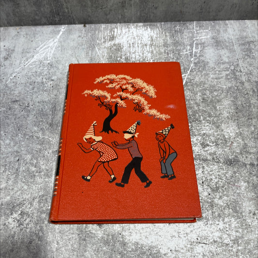 childcraft creative play and hobbies book, by unknown, 1954 Hardcover image 1