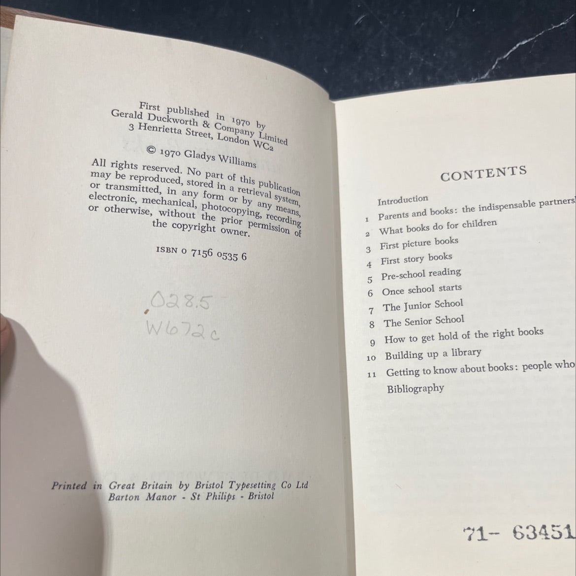 children and their books book, by gladys williams, 1970 Hardcover image 3