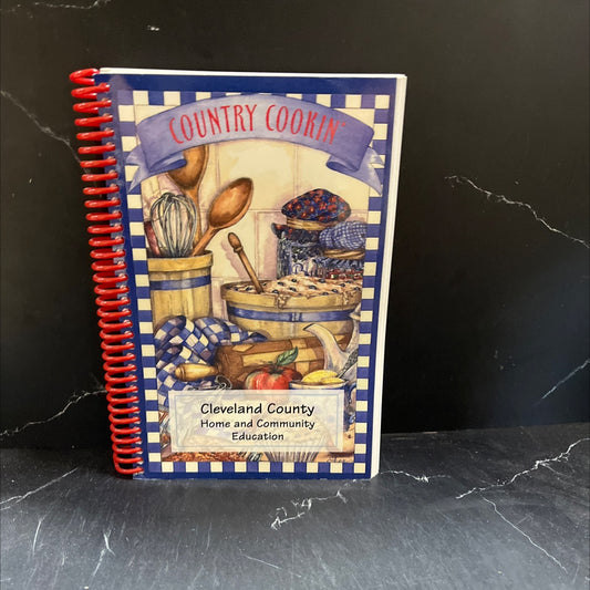 country cookin' book, by cleveland county home and community education, 2005 Paperback image 1