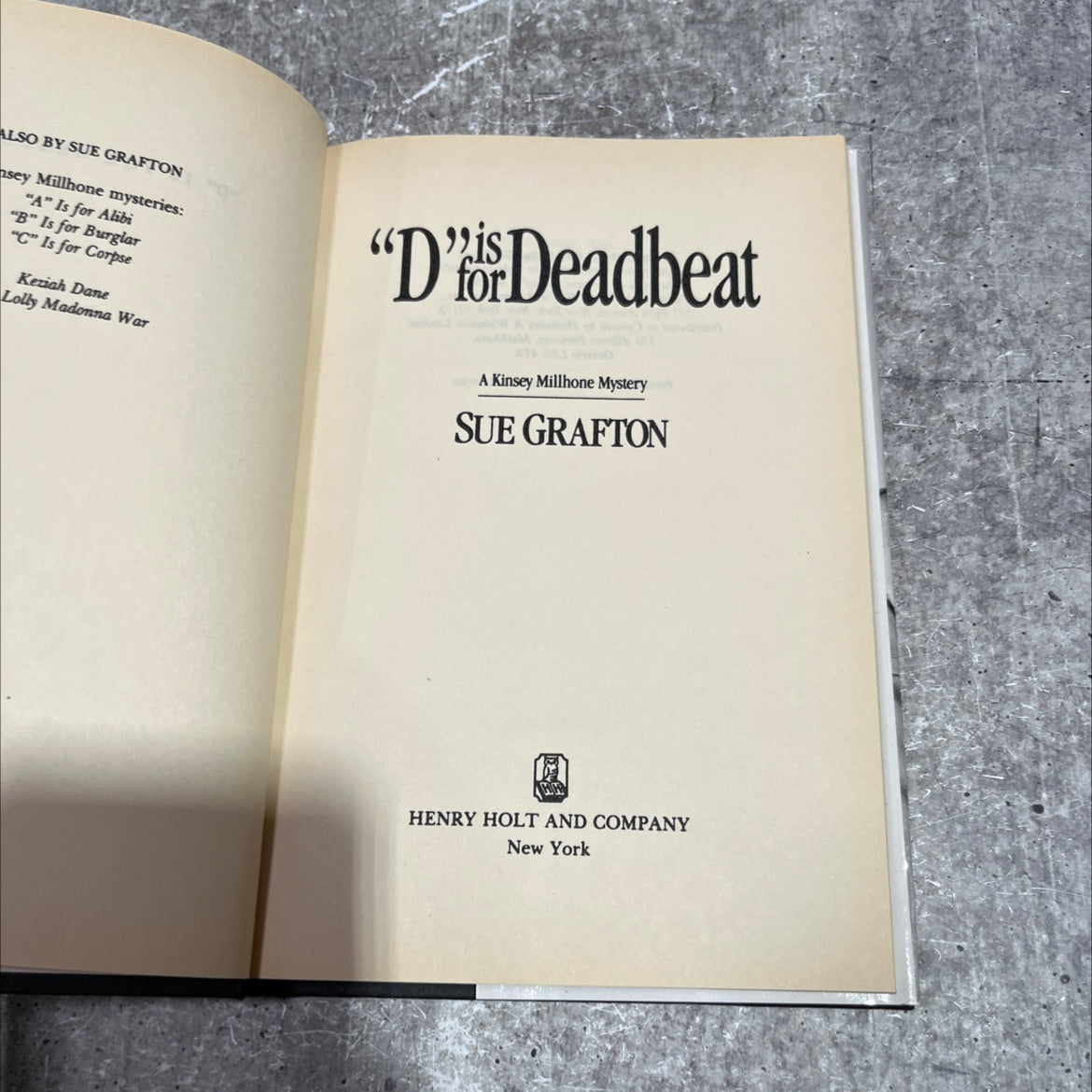 d is for deadbeat book, by sue grafton, 1987 Hardcover image 2