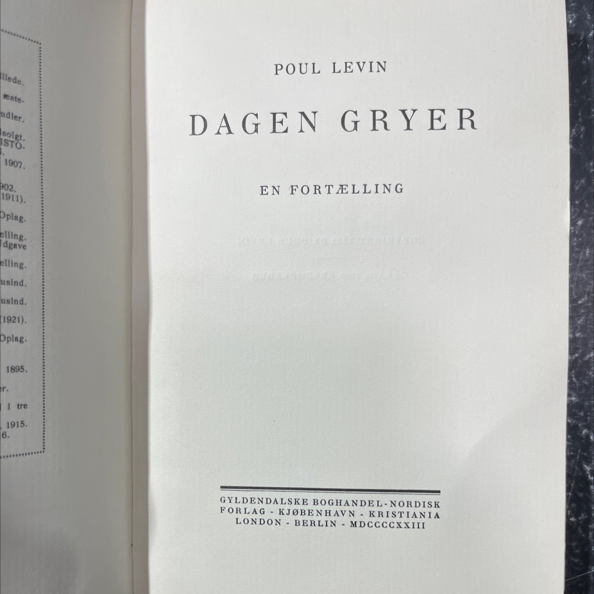 dagen gryer en fortælling book, by poul levin, 1923 Leather image 2