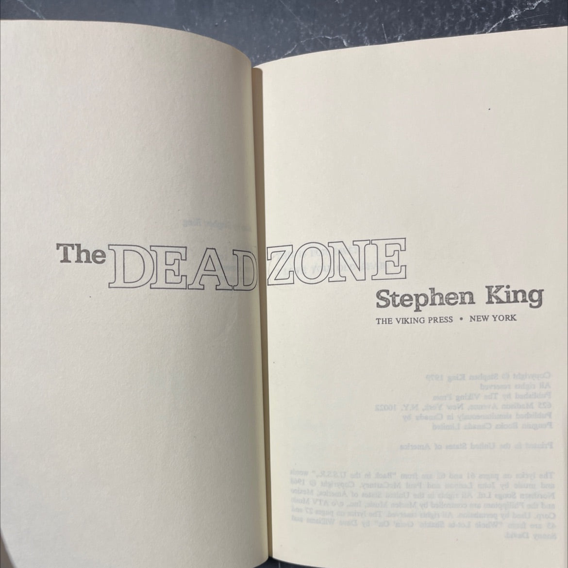 deadzone book, by Stephen King, 2001 Hardcover image 2