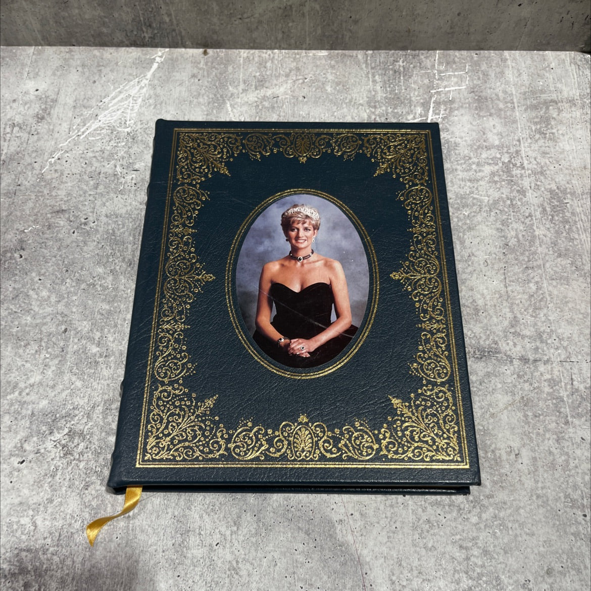 diana princess of wales book, by Martine Kurz and Christine Gauthey, 1997 Leather image 1