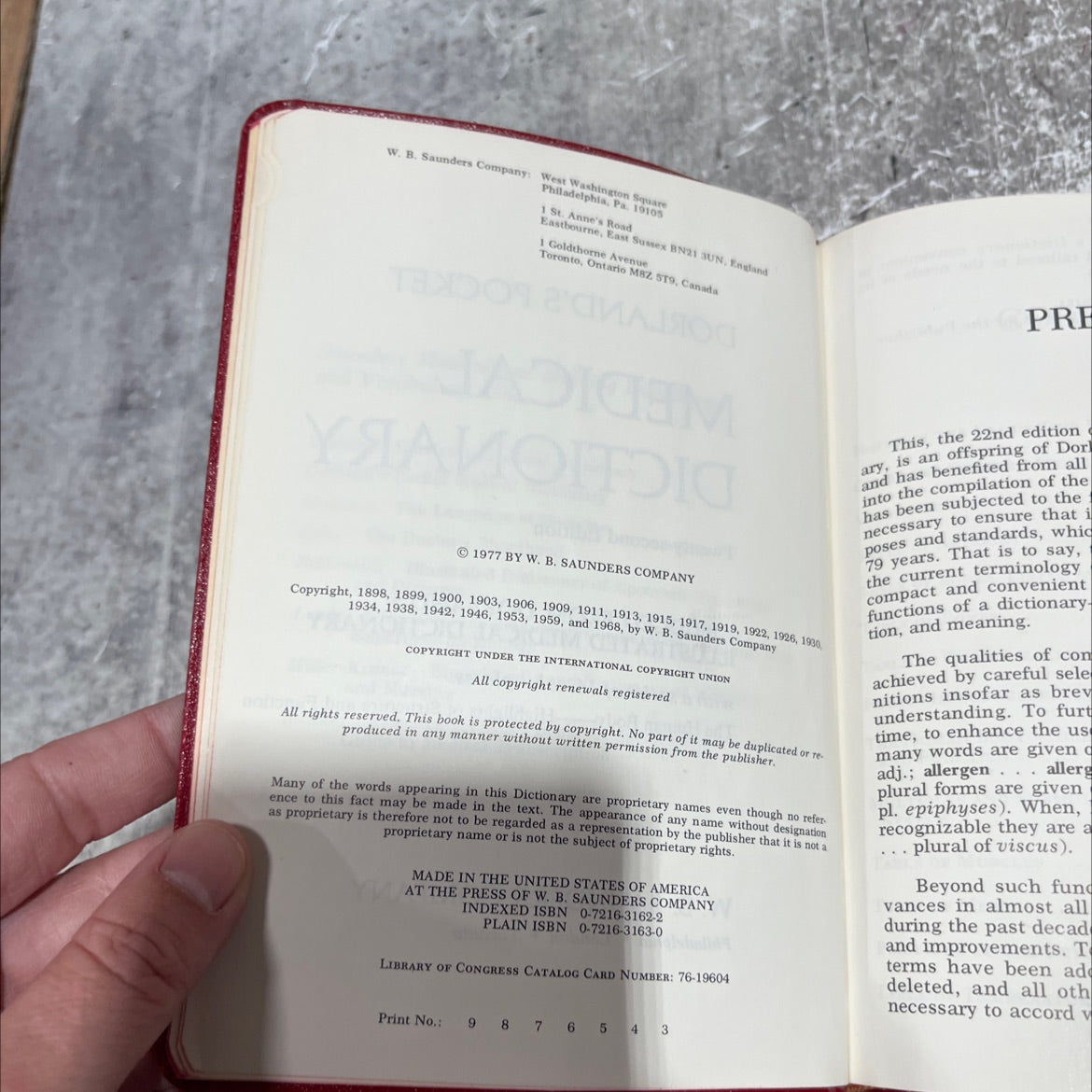 dorland's pocket medical dictionary book, by unknown, 1977 Leather image 3